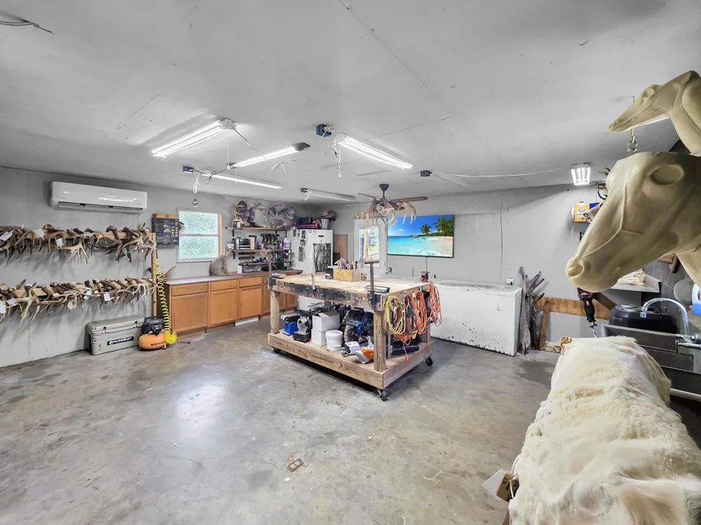 10325 Hwy 69 S Warren, TX 77664