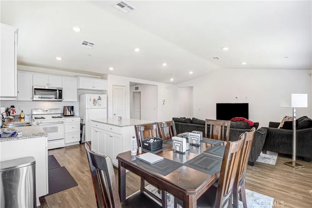 584 Directo San Jacinto, CA 92583