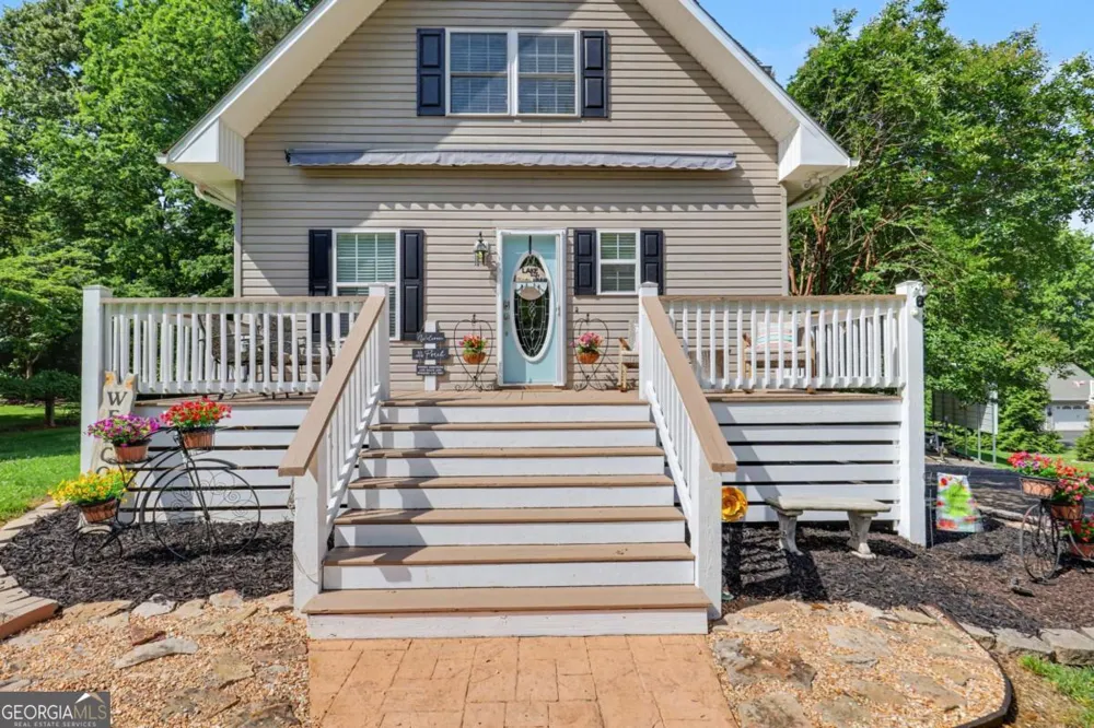 2255 Thunder Oak RD Young Harris, GA 30582