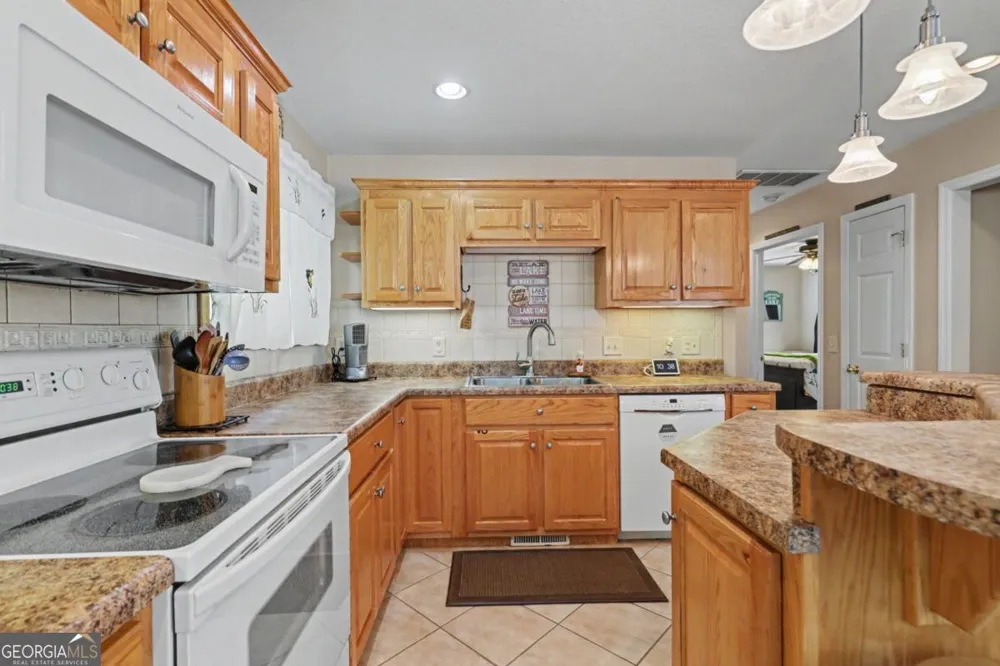 2255 Thunder Oak RD Young Harris, GA 30582