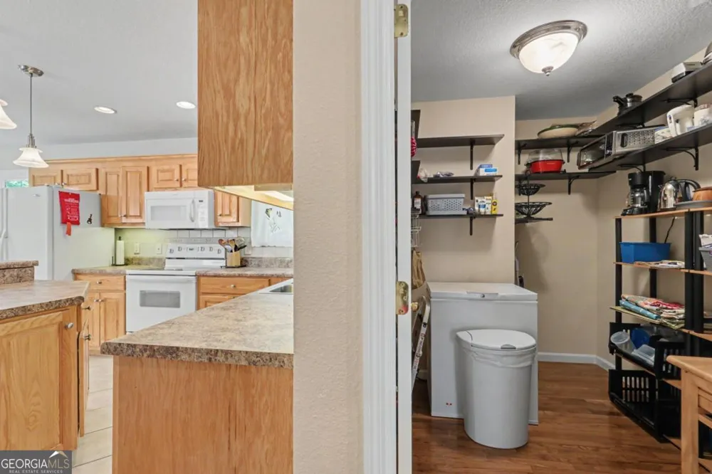 2255 Thunder Oak RD Young Harris, GA 30582