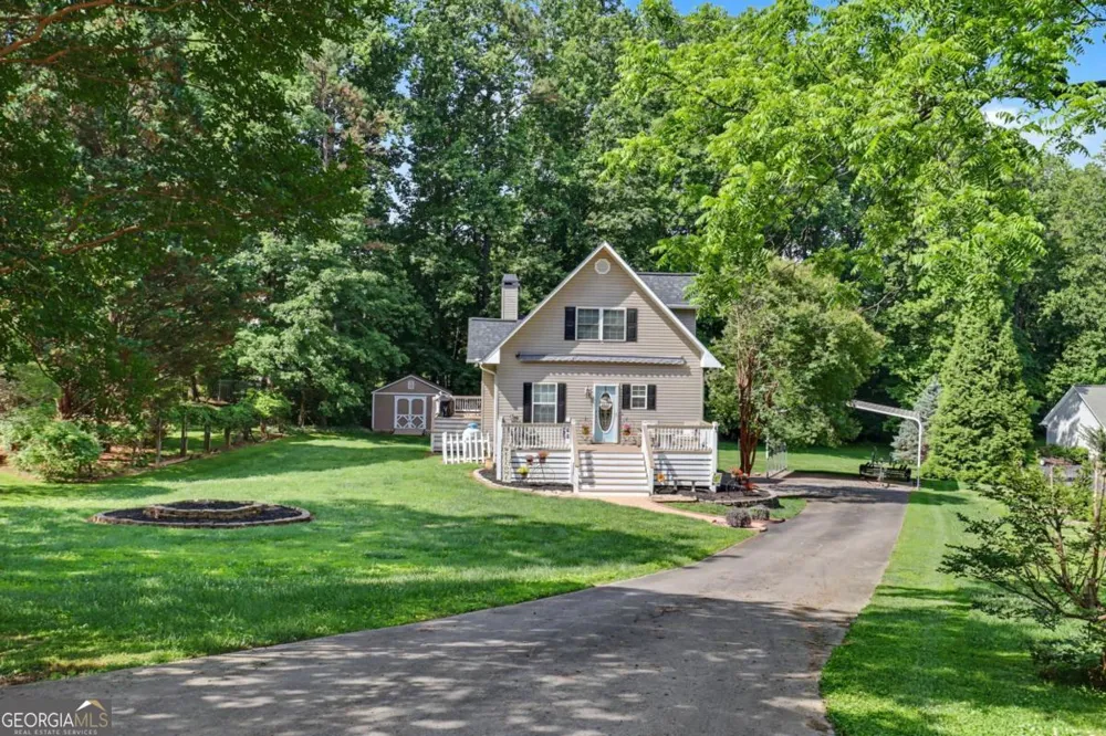2255 Thunder Oak RD Young Harris, GA 30582