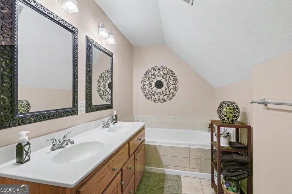 2255 Thunder Oak RD Young Harris, GA 30582