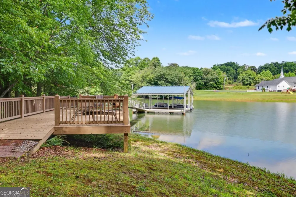 2255 Thunder Oak RD Young Harris, GA 30582