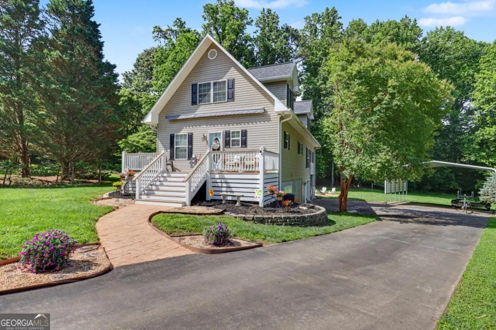 2255 Thunder Oak RD Young Harris, GA 30582