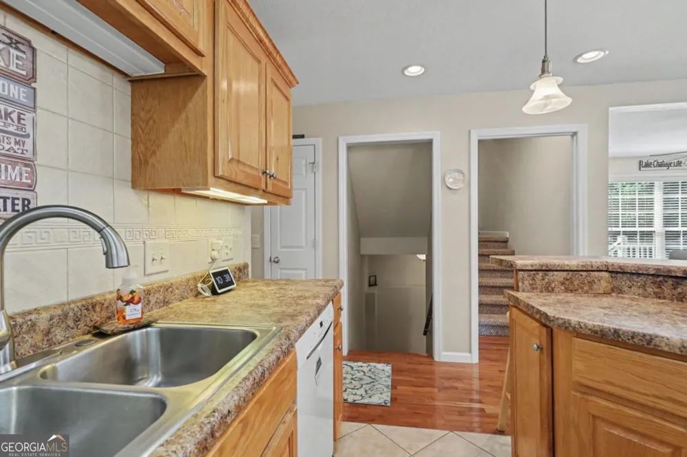 2255 Thunder Oak RD Young Harris, GA 30582