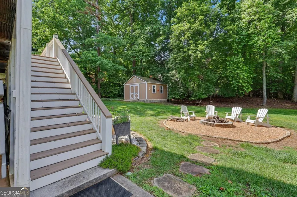 2255 Thunder Oak RD Young Harris, GA 30582