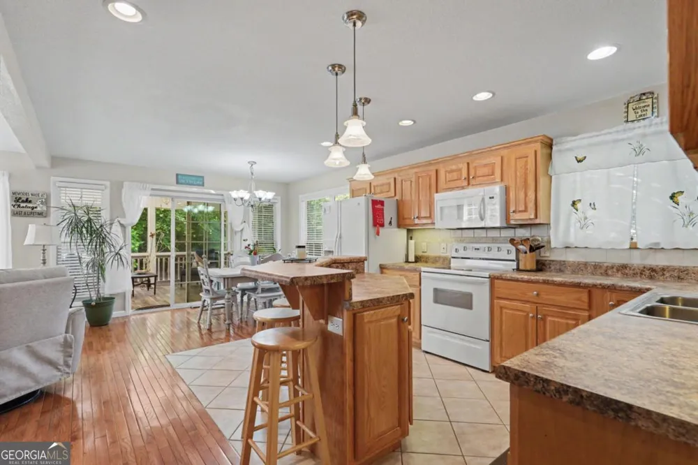 2255 Thunder Oak RD Young Harris, GA 30582