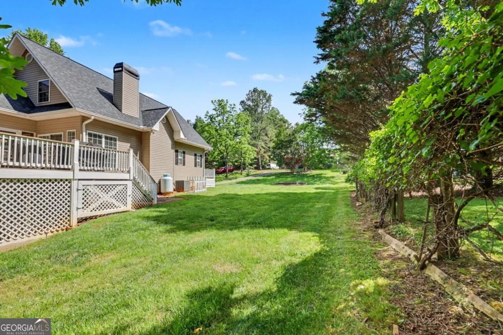 2255 Thunder Oak RD Young Harris, GA 30582