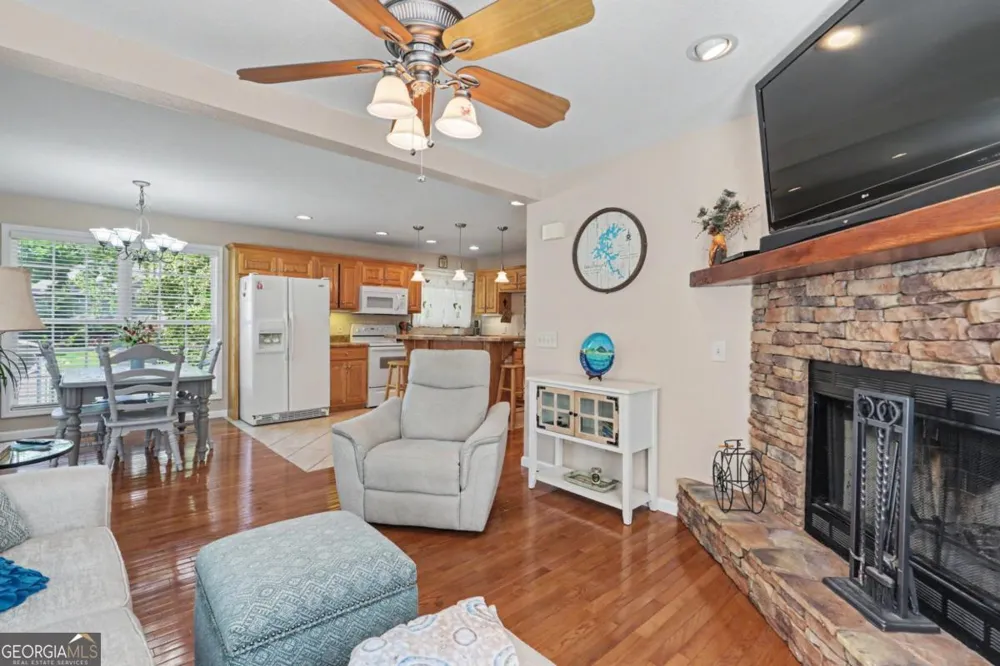 2255 Thunder Oak RD Young Harris, GA 30582