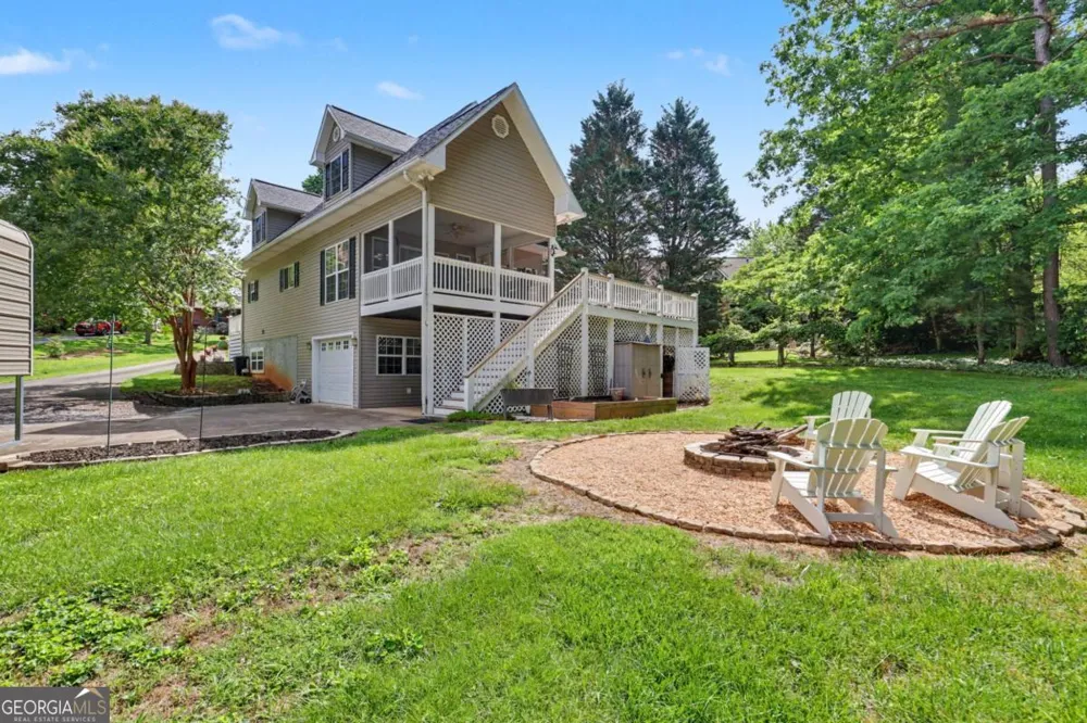 2255 Thunder Oak RD Young Harris, GA 30582