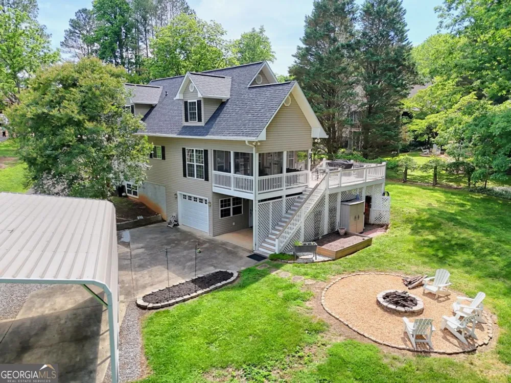 2255 Thunder Oak RD Young Harris, GA 30582