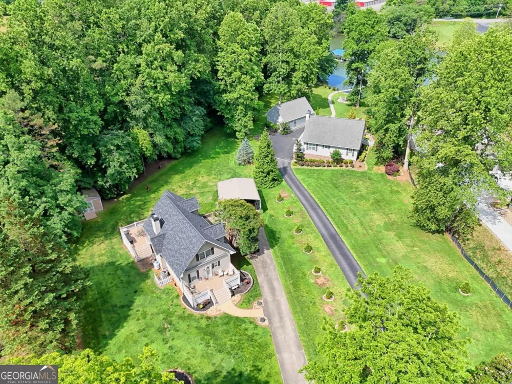 2255 Thunder Oak RD Young Harris, GA 30582