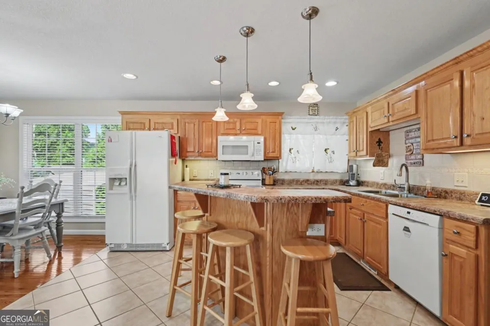 2255 Thunder Oak RD Young Harris, GA 30582