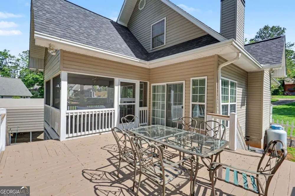 2255 Thunder Oak RD Young Harris, GA 30582