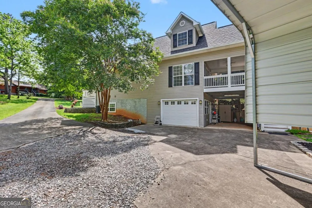 2255 Thunder Oak RD Young Harris, GA 30582