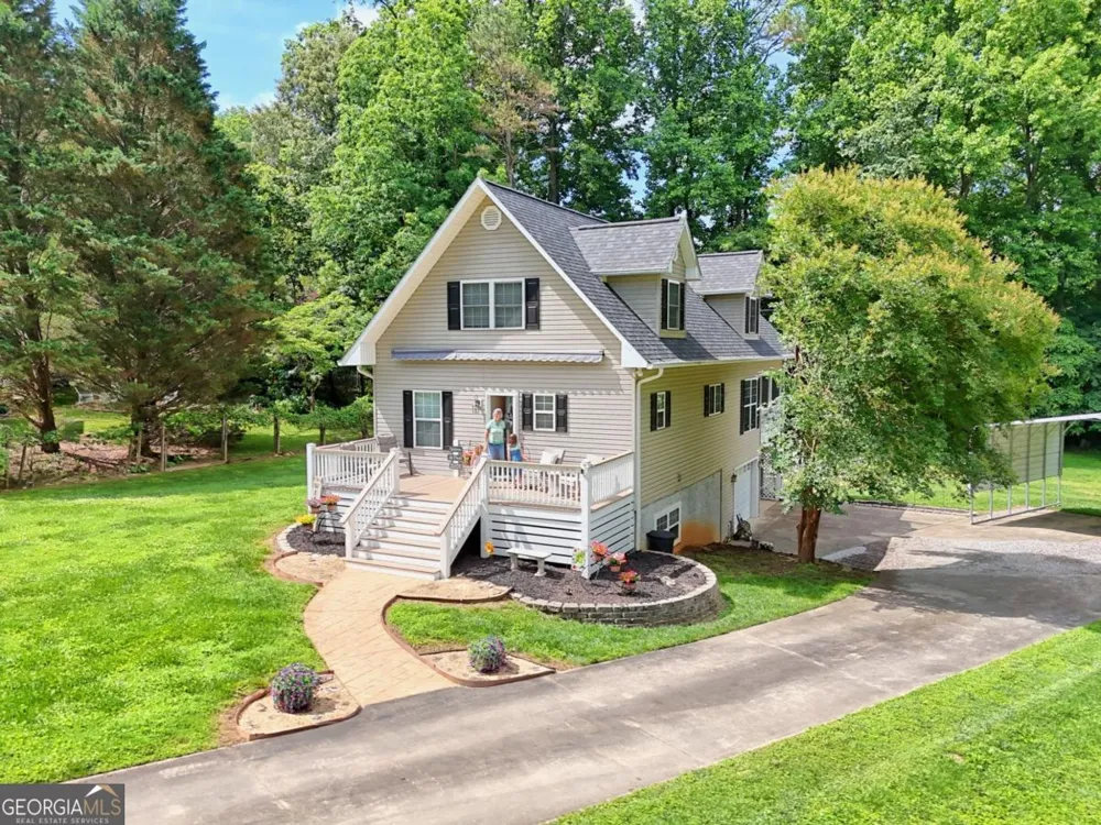 2255 Thunder Oak RD Young Harris, GA 30582