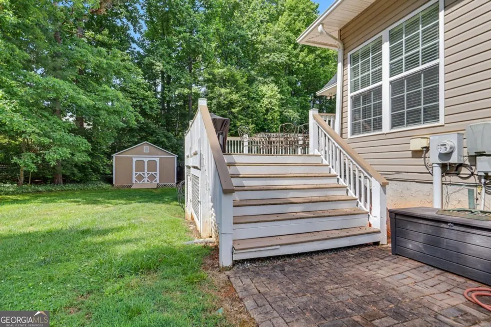 2255 Thunder Oak RD Young Harris, GA 30582