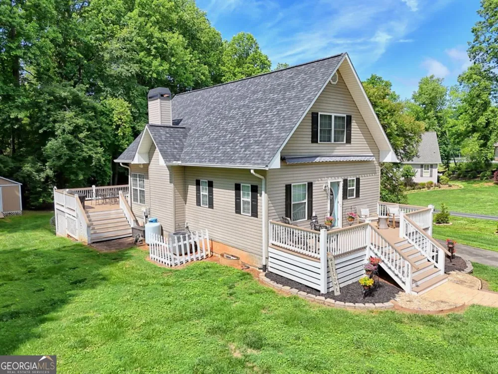 2255 Thunder Oak RD Young Harris, GA 30582