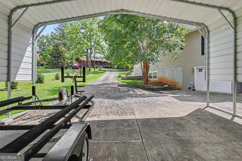 2255 Thunder Oak RD Young Harris, GA 30582