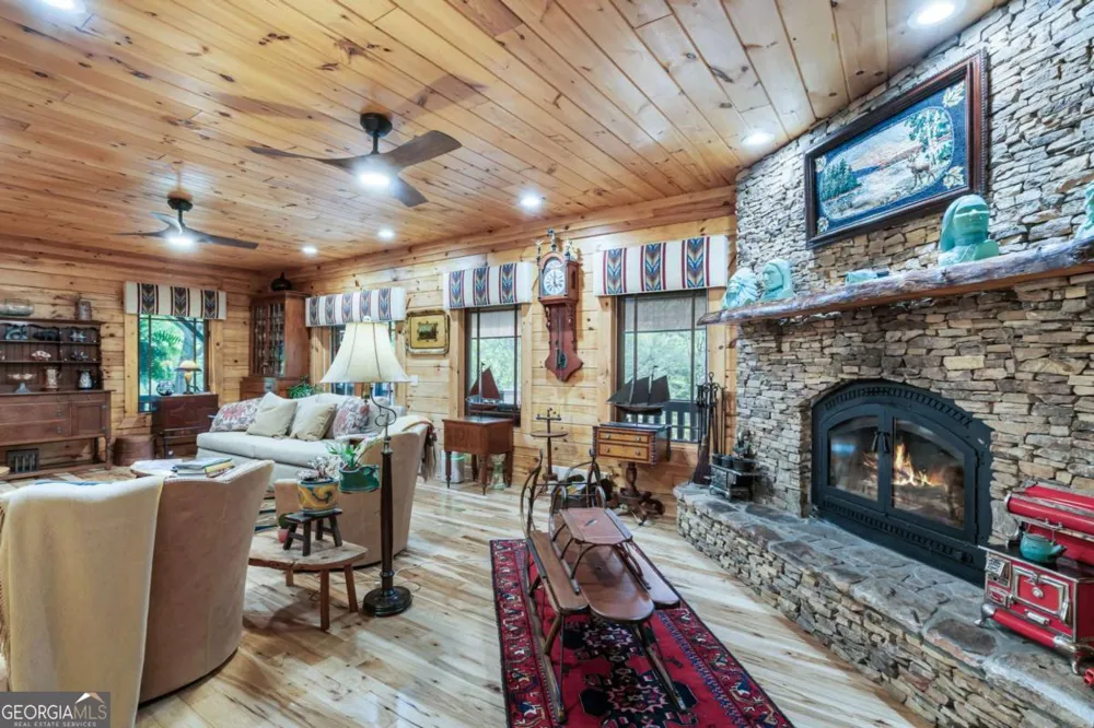3383 Indian Springs DR Hiawassee, GA 30546