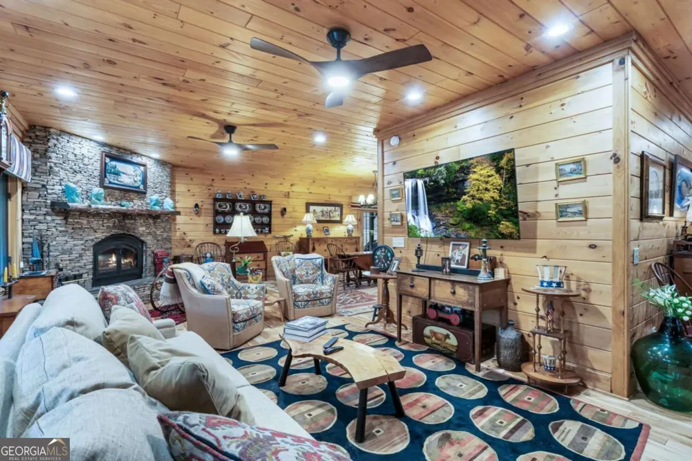 3383 Indian Springs DR Hiawassee, GA 30546