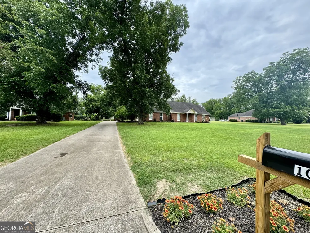 104 Winchester DR Leesburg, GA 31763