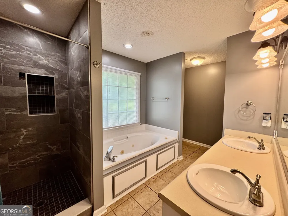 104 Winchester DR Leesburg, GA 31763