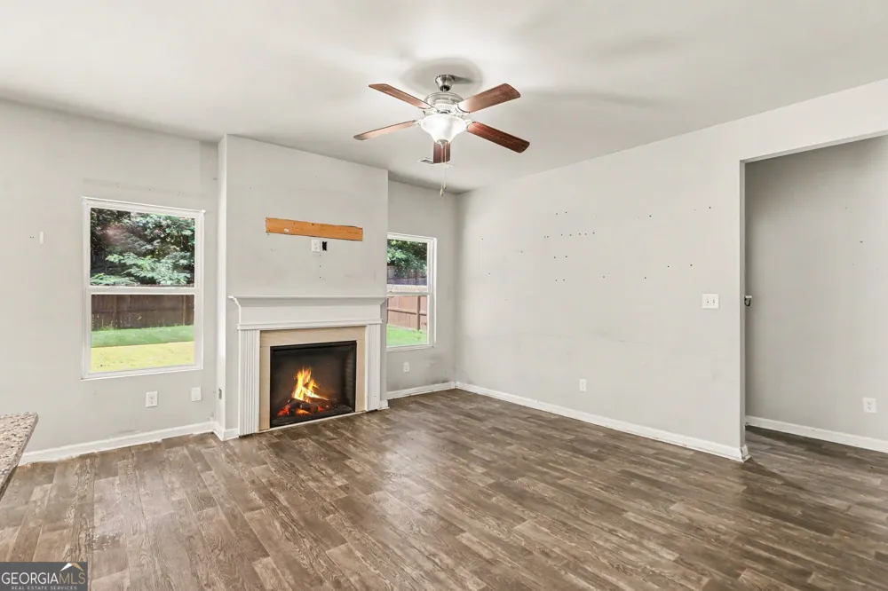 29 Hill Top CIR Grantville, GA 30220