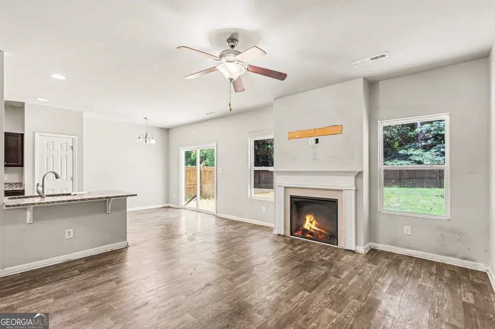 29 Hill Top CIR Grantville, GA 30220