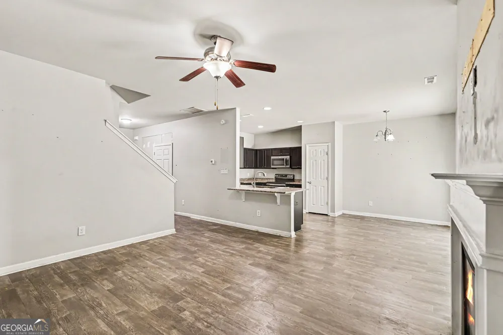 29 Hill Top CIR Grantville, GA 30220