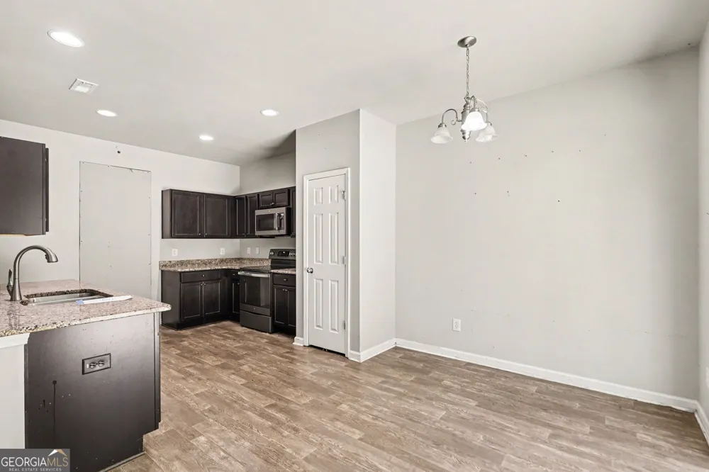 29 Hill Top CIR Grantville, GA 30220