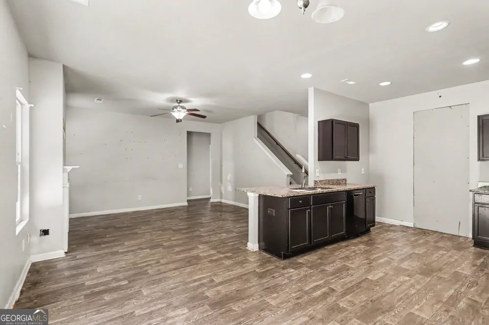 29 Hill Top CIR Grantville, GA 30220