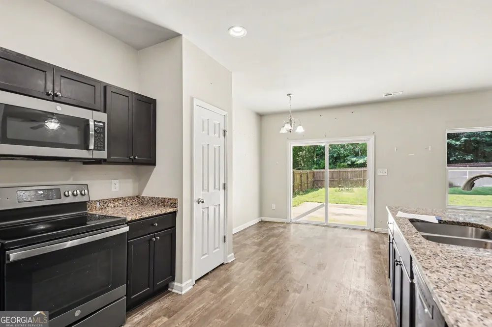 29 Hill Top CIR Grantville, GA 30220