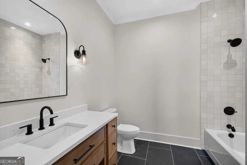 213 Lakecrest DR NE Milledgeville, GA 31061