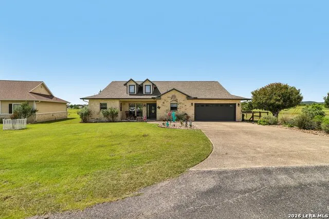 308 Wood View Cir Bandera, TX 78003