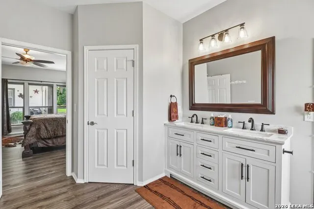 308 Wood View Cir Bandera, TX 78003