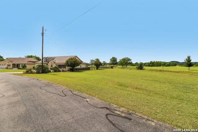 308 Wood View Cir Bandera, TX 78003
