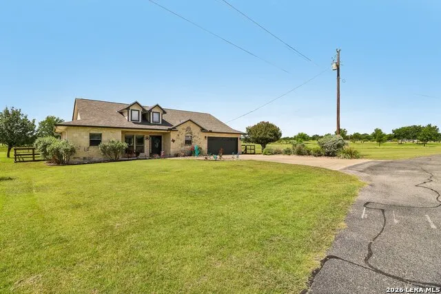 308 Wood View Cir Bandera, TX 78003