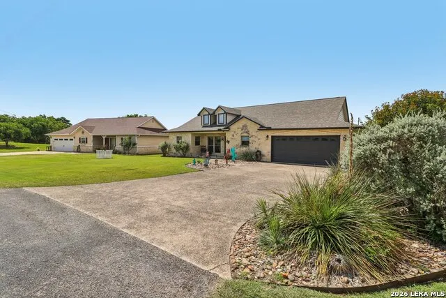 308 Wood View Cir Bandera, TX 78003