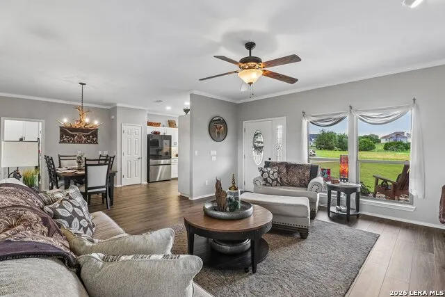 308 Wood View Cir Bandera, TX 78003