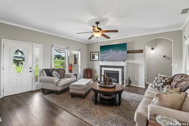 308 Wood View Cir Bandera, TX 78003