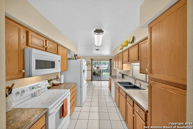 82 PULLIAM DR Pleasanton, TX 78064