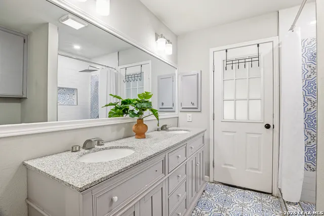 100 Northcrest Dr Castle Hills, TX 78213