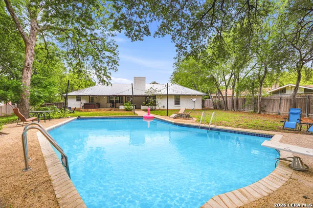 100 Northcrest Dr Castle Hills, TX 78213