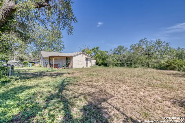 806 S Park St Uvalde, TX 78801