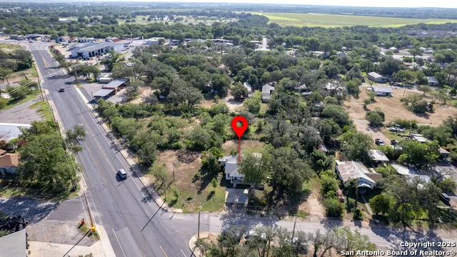806 S Park St Uvalde, TX 78801