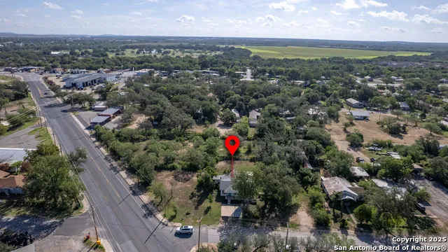 806 S Park St Uvalde, TX 78801