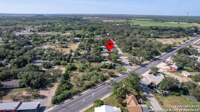 806 S Park St Uvalde, TX 78801