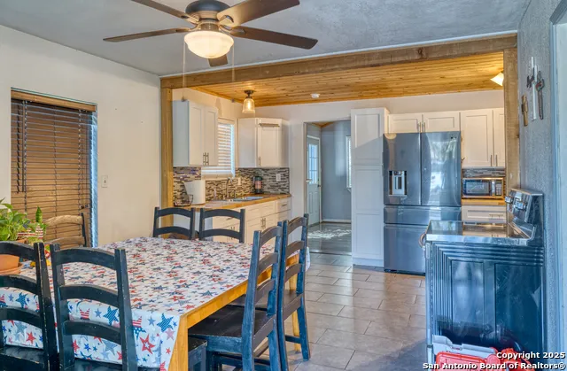 806 S Park St Uvalde, TX 78801